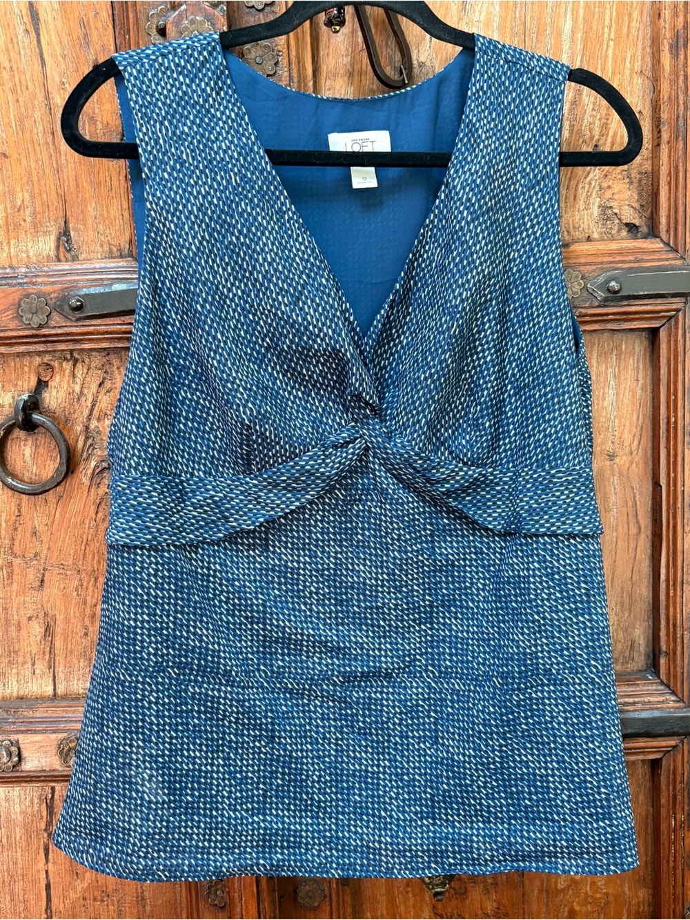 Ann Taylor LOFT Blue Textured V-Neck Sleeveless Shirt Sz 12